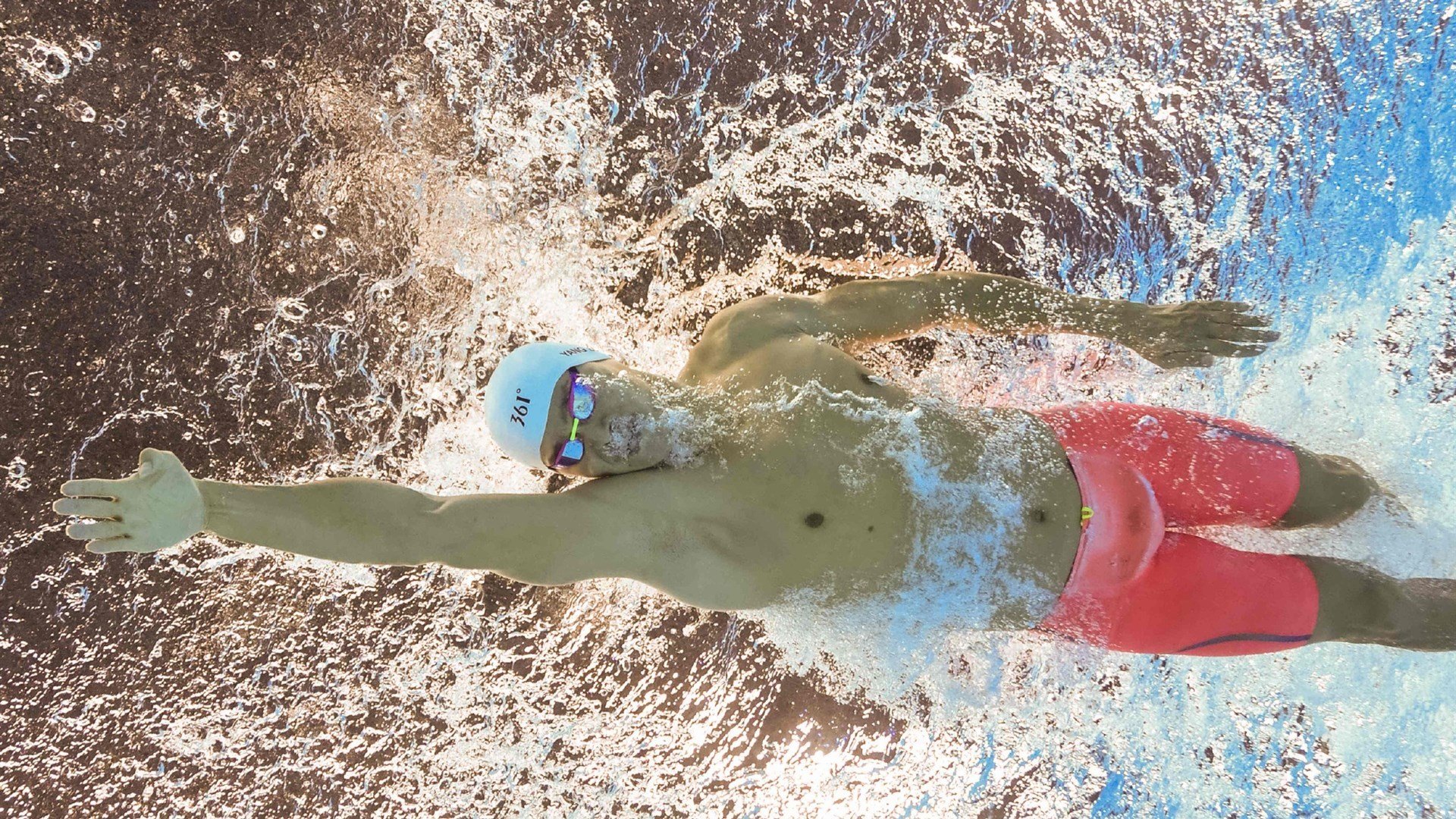 独行侠控卫与青年球员开展一对一教学，独行侠队控卫